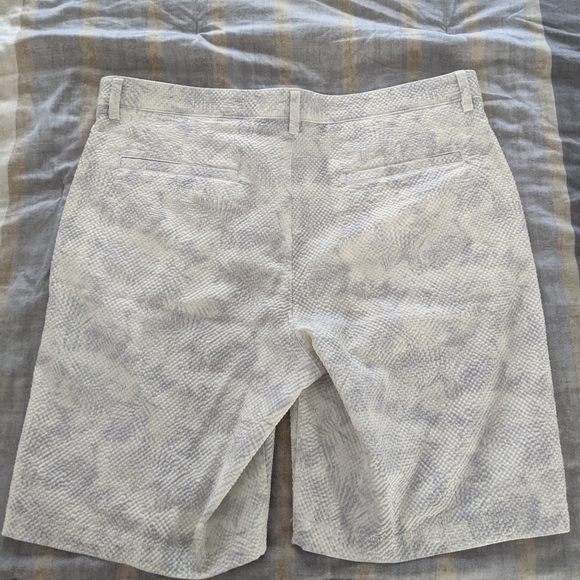 NWOT PGA Tour Floral Casual Shorts - Sz 36 - Picture 3 of 4